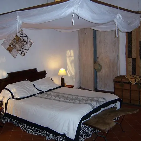 Demeure Saint Vincent Bed & Breakfast