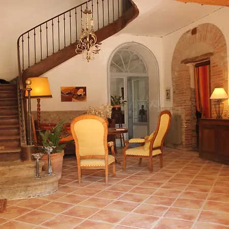 Demeure Saint Vincent Bed & Breakfast 4*